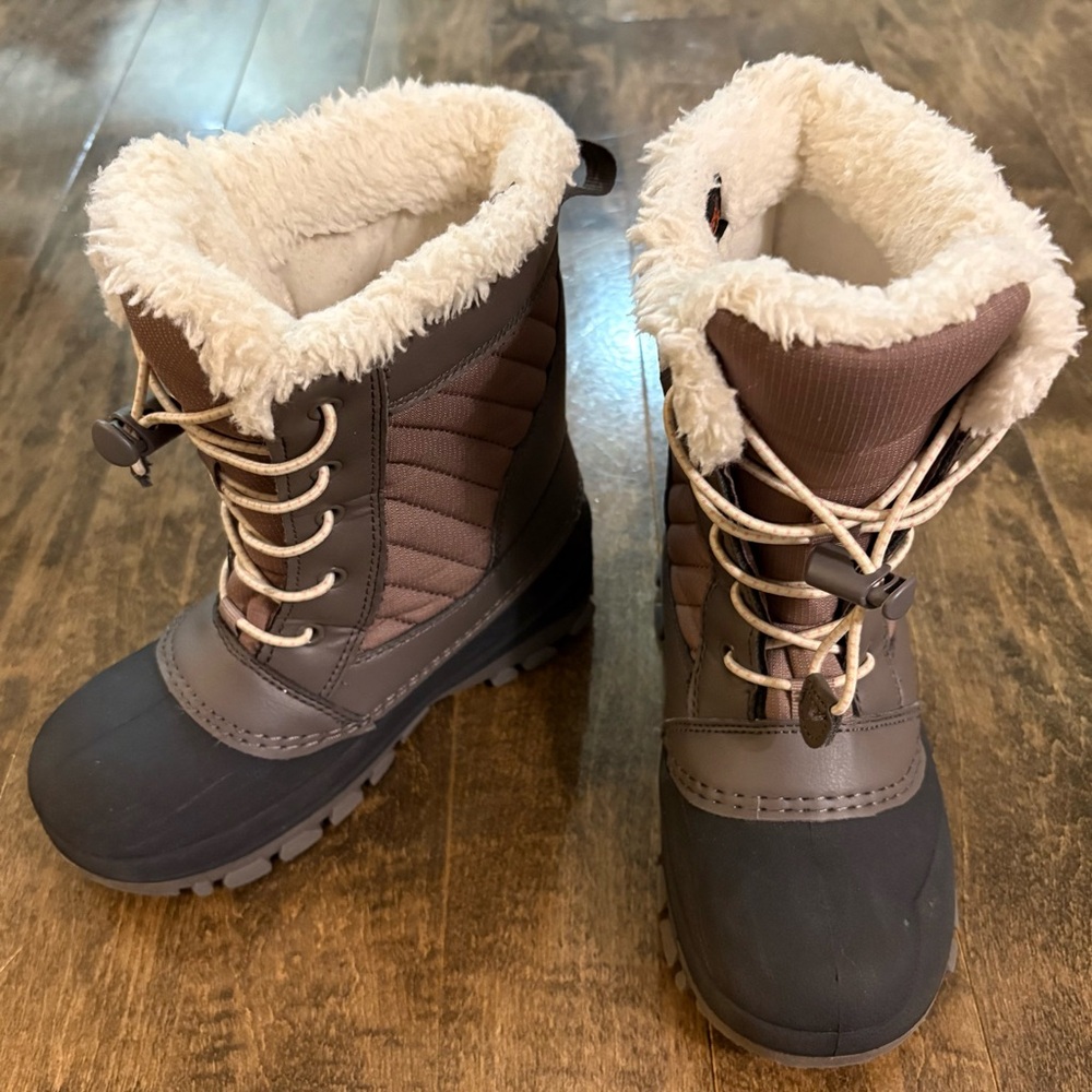 All in Motion Snow Boots Girl size 13